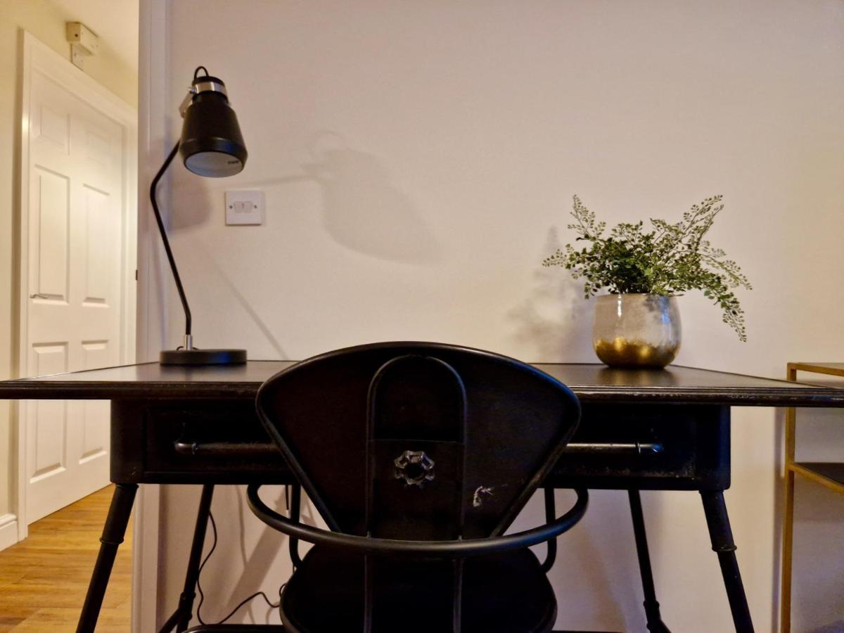 Stylish Luxury Serviced Apartment Next To City Centre With Free Parking - Contractors & Relocators Coventry Exterior photo