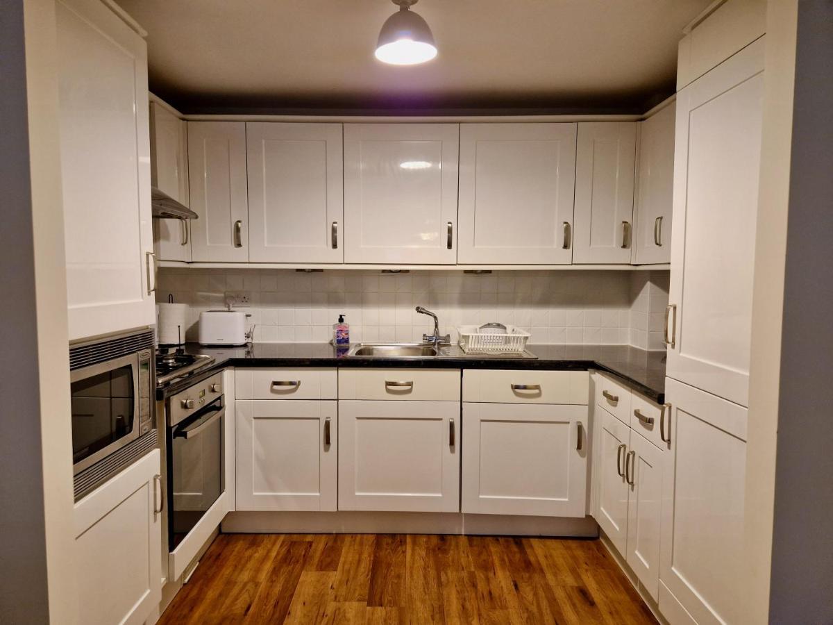 Stylish Luxury Serviced Apartment Next To City Centre With Free Parking - Contractors & Relocators Coventry Exterior photo